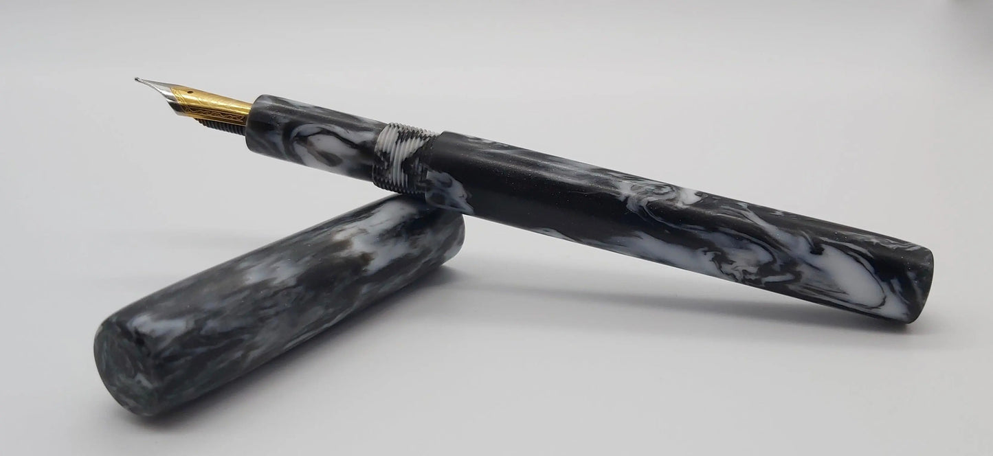 Custom fountain pen in acrylic with Diamond dust DevonPens