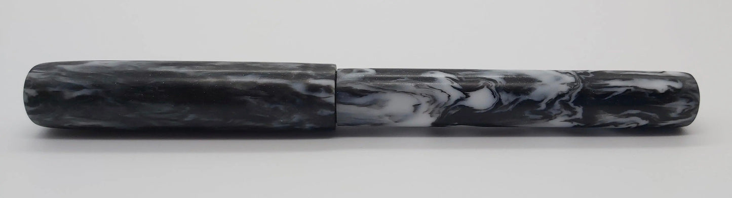 Custom fountain pen in acrylic with Diamond dust DevonPens