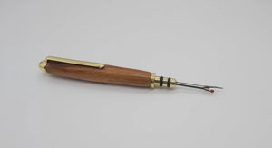 Seam ripper (sewing aid) in Plum from Ivybridge, Devon DevonPens